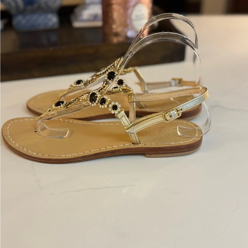 💛🖤 LA BOTTEGA CAPRESE MADE IN ITALY GOLD LEATHER AND CRYSTAL THONG SANDAL.!